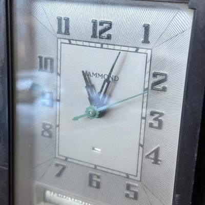 LOT 189K: Vintage Art Deco Hammond Gregory Sky Scraper Electric Desk Calendar Clock