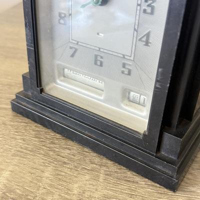 LOT 189K: Vintage Art Deco Hammond Gregory Sky Scraper Electric Desk Calendar Clock