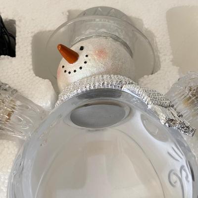 LOT 194L: Thomas Kinkade Collection: Christmas Ornaments, Snowman Light up Figure & Books