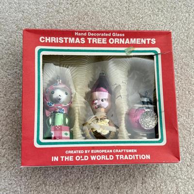 LOT 195L: Vintage & Modern Christmas Ornaments in Boxes