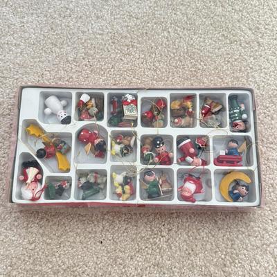 LOT 195L: Vintage & Modern Christmas Ornaments in Boxes