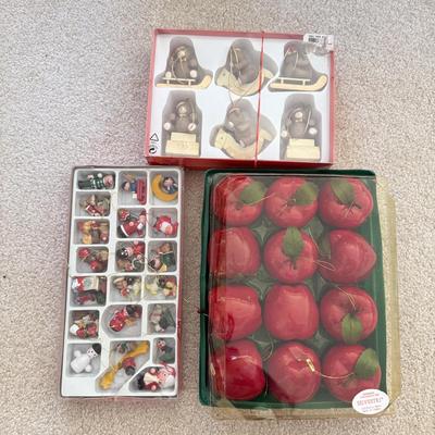 LOT 195L: Vintage & Modern Christmas Ornaments in Boxes