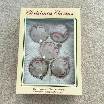 LOT 195L: Vintage & Modern Christmas Ornaments in Boxes