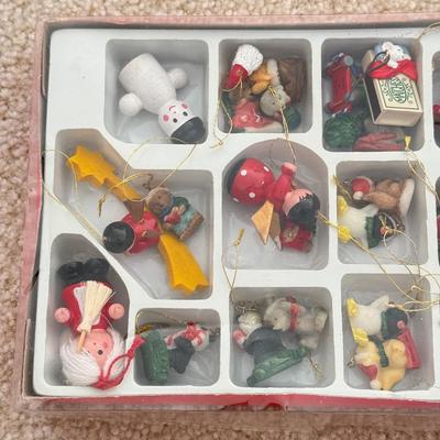 LOT 195L: Vintage & Modern Christmas Ornaments in Boxes