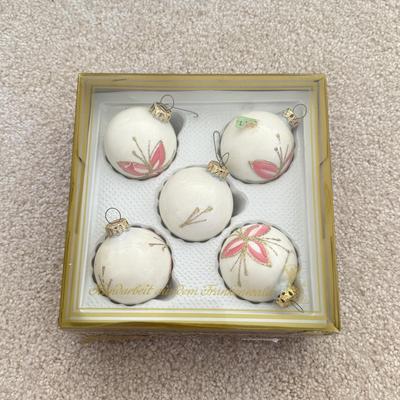 LOT 195L: Vintage & Modern Christmas Ornaments in Boxes