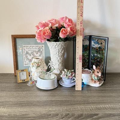 LOT 196H: Lenox Rose Vase, 1978 Yorkraft Robert Browning Quote Stained Glass, Musical Glass Hummingbird & More