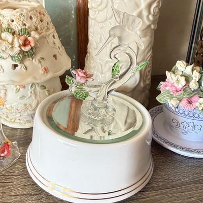 LOT 196H: Lenox Rose Vase, 1978 Yorkraft Robert Browning Quote Stained Glass, Musical Glass Hummingbird & More