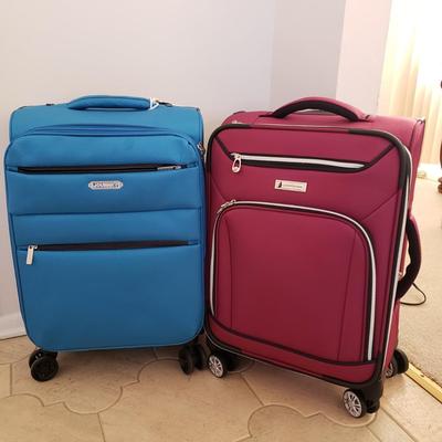 LOT 201L: Rolling Carry On Luggage by London Fog & Journey