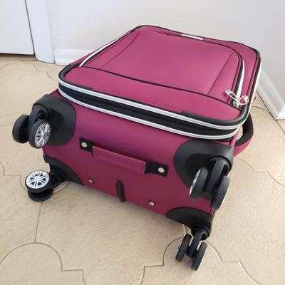 LOT 201L: Rolling Carry On Luggage by London Fog & Journey