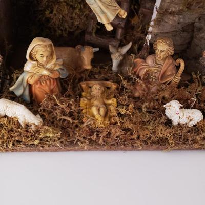 LOT 206F: Vintage Nativity Display Made in Italy