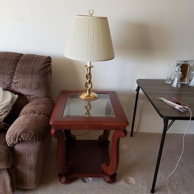 LOT 211L: Pair of Matching End Tables & Brass Lamps