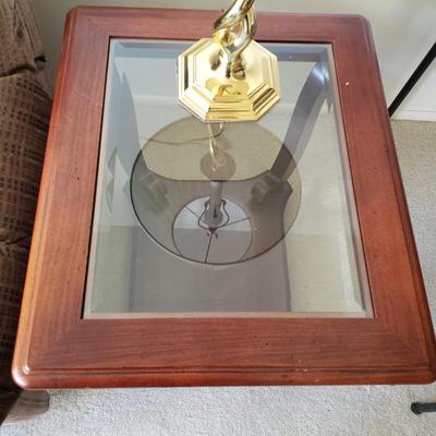 LOT 211L: Pair of Matching End Tables & Brass Lamps