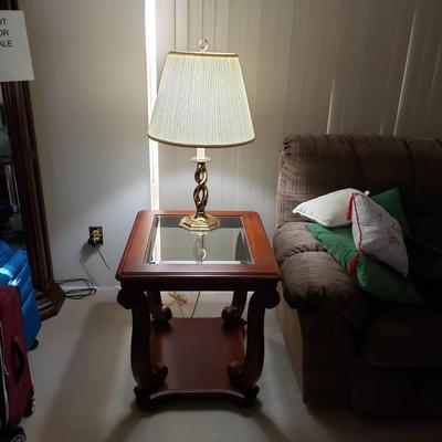 LOT 211L: Pair of Matching End Tables & Brass Lamps