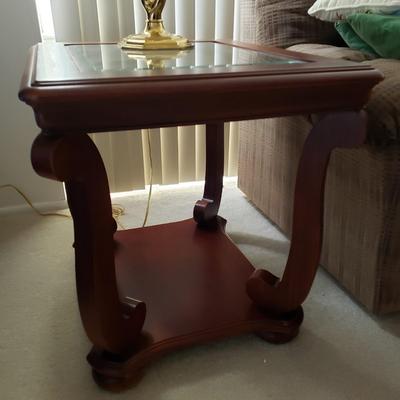 LOT 211L: Pair of Matching End Tables & Brass Lamps