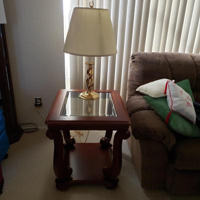 LOT 211L: Pair of Matching End Tables & Brass Lamps