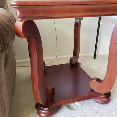 LOT 211L: Pair of Matching End Tables & Brass Lamps