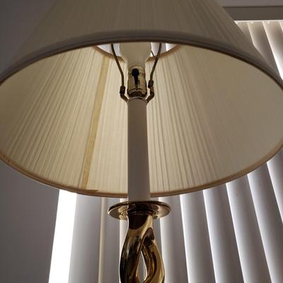 LOT 211L: Pair of Matching End Tables & Brass Lamps