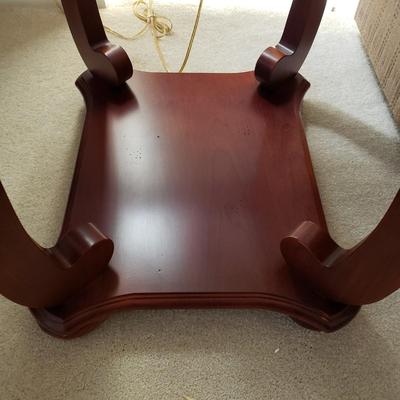 LOT 211L: Pair of Matching End Tables & Brass Lamps