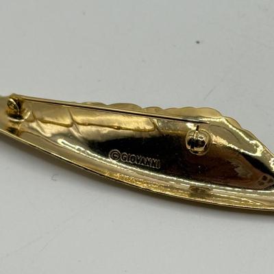 LOT 215J: Pins, Brooches, Rings: Hallmark Cat Witch Halloween Pin, Trifari Pin, Turtle Scatter Pins & More