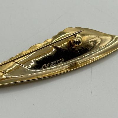 LOT 215J: Pins, Brooches, Rings: Hallmark Cat Witch Halloween Pin, Trifari Pin, Turtle Scatter Pins & More