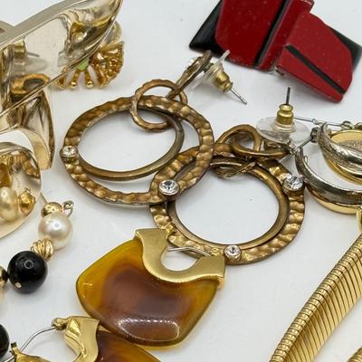 LOT 216J: Goldtone Snake Belt, Pierced Earrings, Matching CZ Earrings & Bracelet