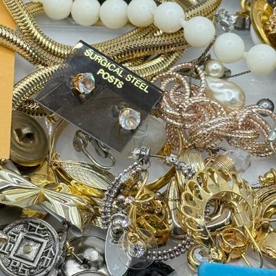 LOT 217J: Misc Craft / Repair Jewelry Lot