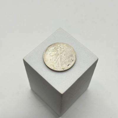 LOT 222C: 90% Silver 1939 Walking Liberty Half Dollar US 50 Cent Coin (12.5g)