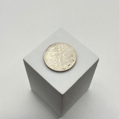 LOT 222C: 90% Silver 1939 Walking Liberty Half Dollar US 50 Cent Coin (12.5g)