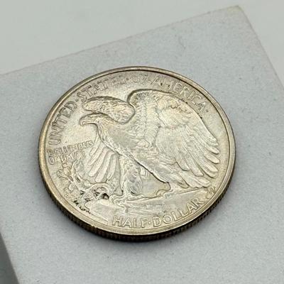 LOT 222C: 90% Silver 1939 Walking Liberty Half Dollar US 50 Cent Coin (12.5g)