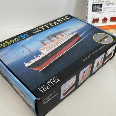 LOT 61: Building Toys and Models