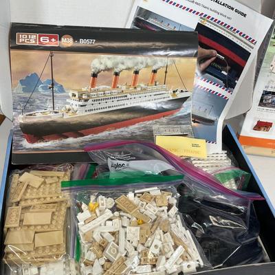 LOT 61: Building Toys and Models