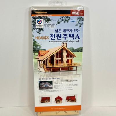 LOT 61: Building Toys and Models