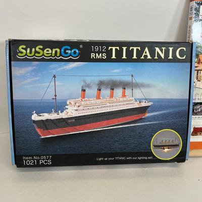 LOT 61: Building Toys and Models