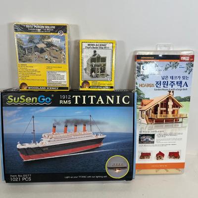 LOT 61: Building Toys and Models