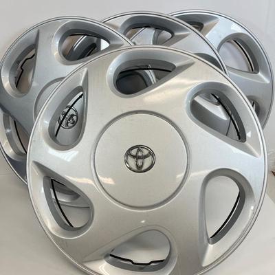 LOT 67: Set of Four Toyota Hub Cups / Wheel Covers - Part # 42621-AA040