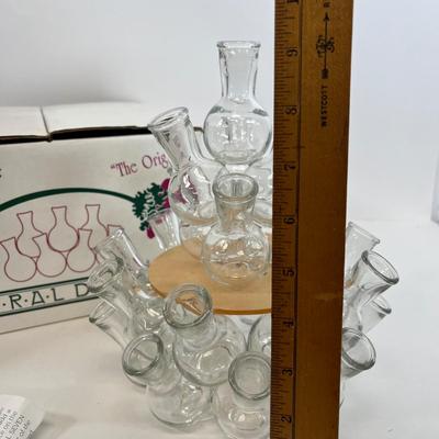 LOT 69: Two-Piece Glass Floral Design Bouquet Builder