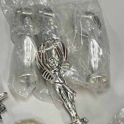 LOT 71: Assorted Trophy Components