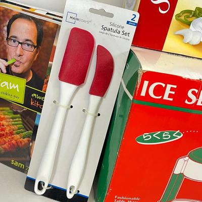 LOT 72: Kitchen Collection - Gadgets and Cookbooks