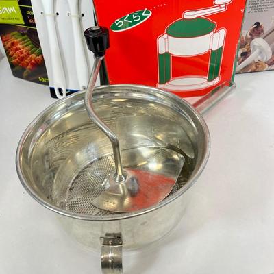 LOT 72: Kitchen Collection - Gadgets and Cookbooks