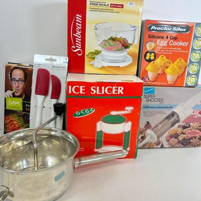 LOT 72: Kitchen Collection - Gadgets and Cookbooks