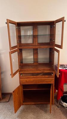 LOVELY 3 PIECE OAK DISPLAY AND STORAGE CABINET THAT OPENS FROM FRONT AND BACK WITH GLASS SHELVES