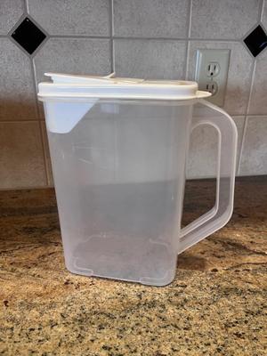TUPPERWARE TRAVELING CAKE TOTE, SERIAL CONTAINER WITH HANDLE, AND A NICE SIZED RUBBRRMAID CONTAINER