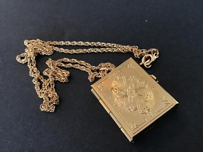 Avon Vintage Locket Necklace. Excellent New