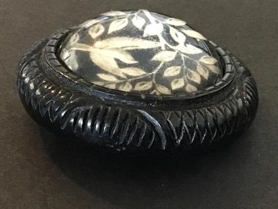 Carved Resign Clear Domed Dove Fig Leaf by Hotcakes