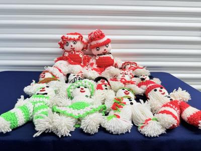 Vintage home made crochet yarn dolls - lot 2