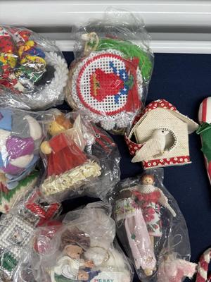 Vintage Christmas Ornaments & Decorations - Lot 4