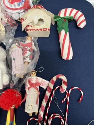 Vintage Christmas Ornaments & Decorations - Lot 4