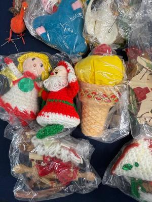 Vintage Christmas Ornaments & Decorations - Lot 4