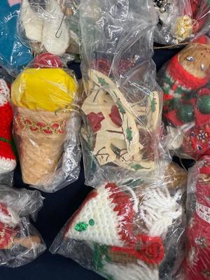 Vintage Christmas Ornaments & Decorations - Lot 4