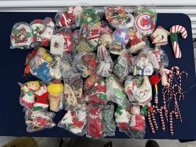 Vintage Christmas Ornaments & Decorations - Lot 4